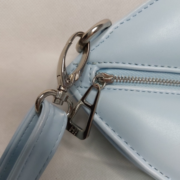 H! By Henry Holland 💋 Lips Crossbody Bag - Picture 4 of 7